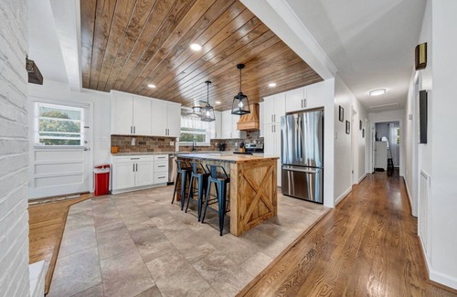 Goodview Casa | LAKE Paradise Point: Lakefront Home with Private Dock! Casago SML