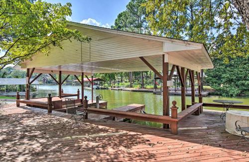 Piney Casa | Lakefront Home with Private Dock in Hot Springs!