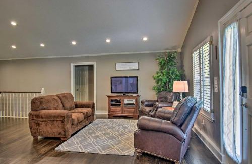 Piney Casa | Lakefront Home with Private Dock in Hot Springs!