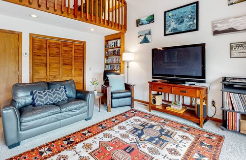 Barton Casa | Lakefront home with private dock, deck, grill, & great view