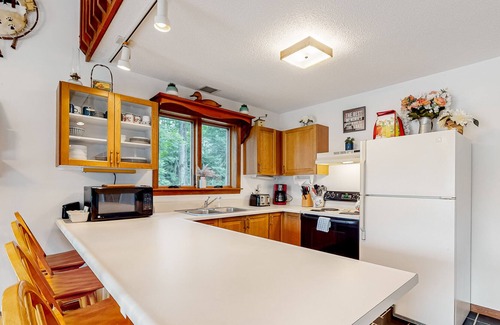 Barton Casa | Lakefront home with private dock, deck, grill, & great view