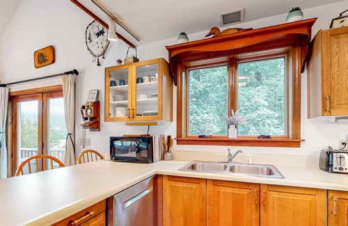 Barton Casa | Lakefront home with private dock, deck, grill, & great view
