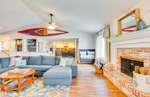 Grove Casa | Lakefront Home with Private Dock in Grove