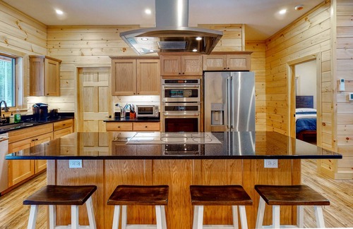 Beaver Cove Casa | Lakefront home with high-speed WiFi & wood-burning fireplace - dog-friendly
