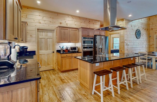 Beaver Cove Casa | Lakefront home with high-speed WiFi & wood-burning fireplace - dog-friendly