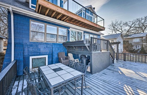 Lake Koshkonong Casa | Lakefront Home with Gorgeous Sunsets, Kayaks, and Pier