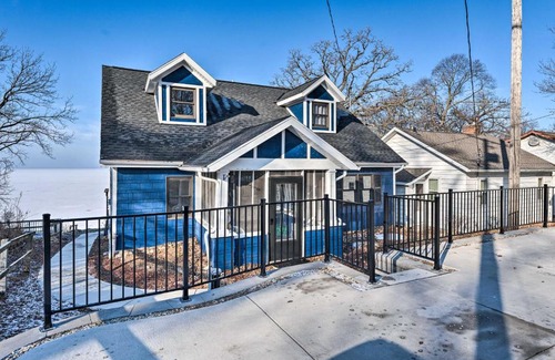 Lake Koshkonong Casa | Lakefront Home with Gorgeous Sunsets, Kayaks, and Pier