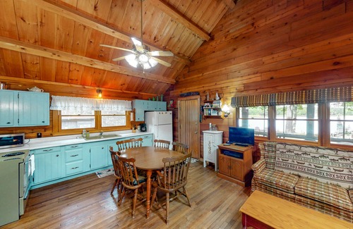 Mariaville Cabina | Lakefront home with stunning views, firepit, 2 canoes, fast WiFi & yard games