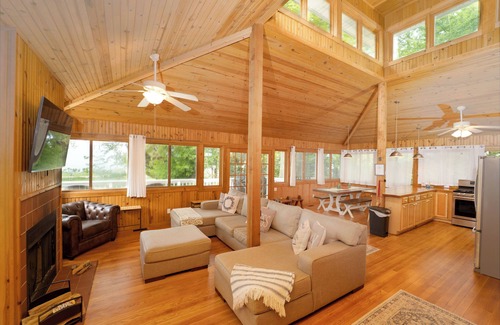 Miami Park Casa | Lakefront Home with Beach Access; Pet Friendly
