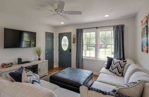Winchester Cabaña | Lakefront Home, With Hot Tub and Boat deck! Backyard is On the water!