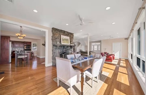 Hopatcong Casa | Lakefront Hopatcong w/dock kayaks fishing near NYC