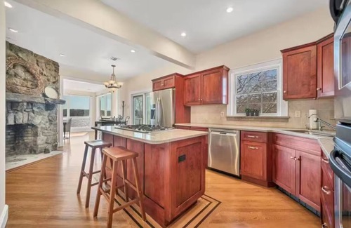 Hopatcong Casa | Lakefront Hopatcong w/dock kayaks fishing near NYC