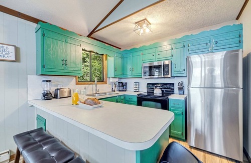 Gouldsboro Casa | Lakefront, Hot Tub, Dog Friendly, Resort Amenities