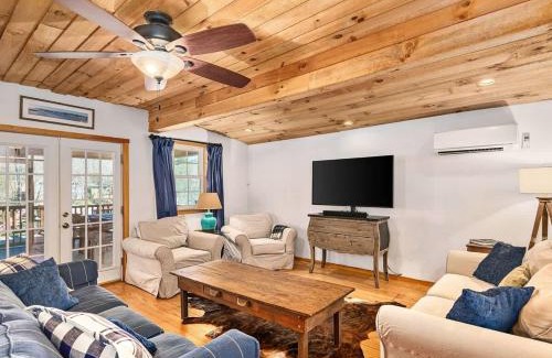 Garner Cove Casa | Lakefront House In A Quiet Cove - Kayaks Available