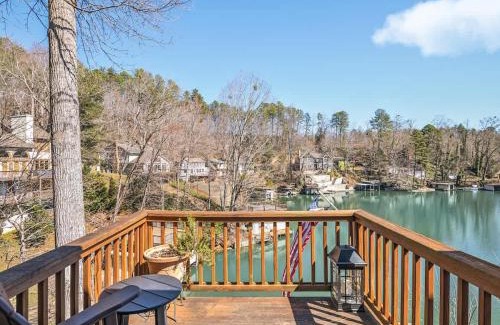Garner Cove Casa | Lakefront House In A Quiet Cove - Kayaks Available