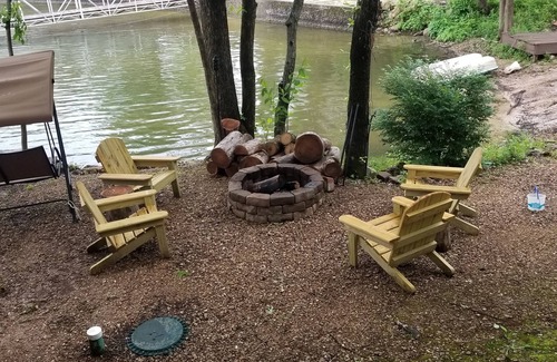 Rocky Mount Casa | Lakefront house with your own beach