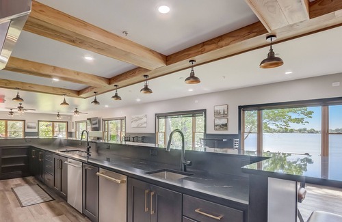 Markesan Casa | Lakefront! Huge Game RM + Chefs Kitchen! Sleep 40!