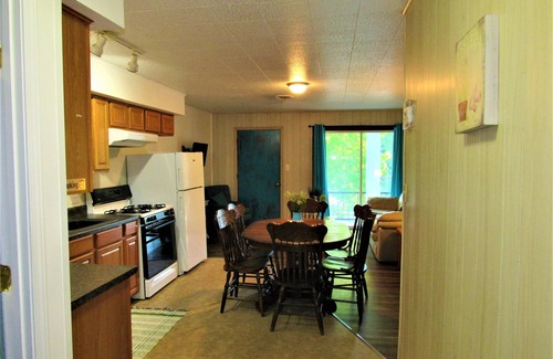 Almo Condominio | Lakefront, Jet ski, kayak,or pontoon rentals. Right on the beach!!!