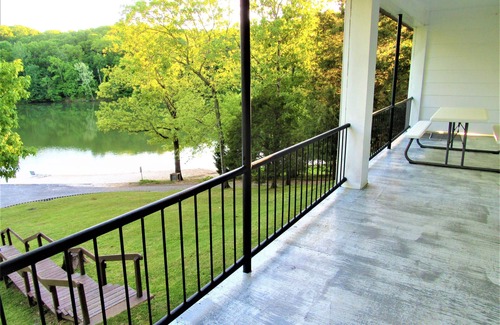 Almo Condominio | Lakefront, Jet ski, kayak,or pontoon rentals. Right on the beach!!!