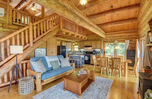 Jones Cabina | Lakefront Jones Cabin w/ Private Dock & Game Room!