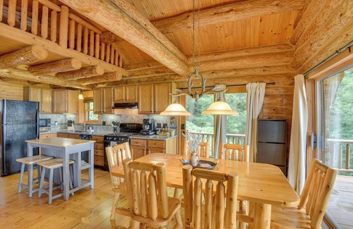Jones Cabina | Lakefront Jones Cabin w/ Private Dock & Game Room!