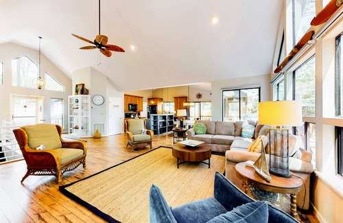 Mineral Casa | Lakefront Lake Anna - Boat Dock, Views, Games