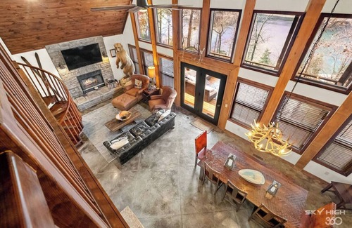 Rambo Riviera Cabina | Lakefront, Lakeviews Cedar Cabin- Rope Swing Cove