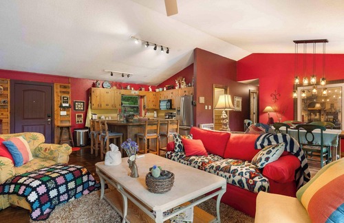 Cullowhee Casa | Lakefront Laughing Pines