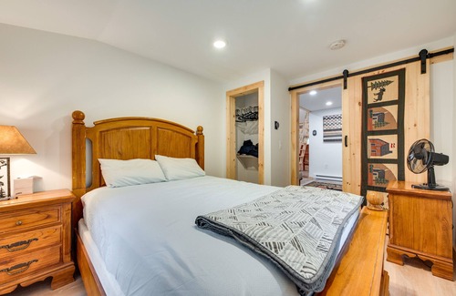 Limerick Cabaña | Lakefront Limerick Cottage w/ Private Beach!