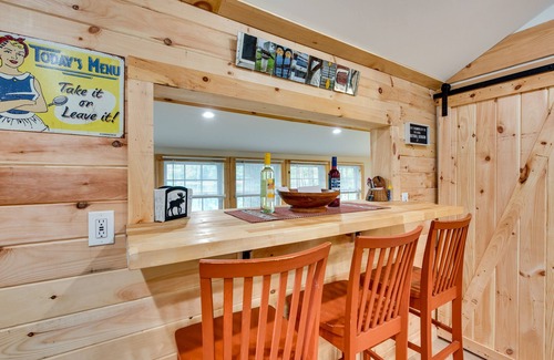 Limerick Cabaña | Lakefront Limerick Cottage w/ Private Beach!