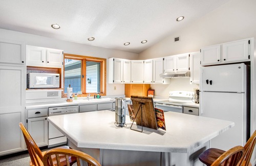 Manitowish Waters Casa | Lakefront Lodge w/ Firepit, Private Dock, and Kayaks - Dogs Welcome