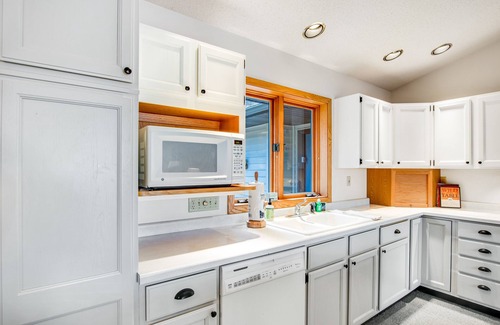 Manitowish Waters Casa | Lakefront Lodge w/ Firepit, Private Dock, and Kayaks - Dogs Welcome