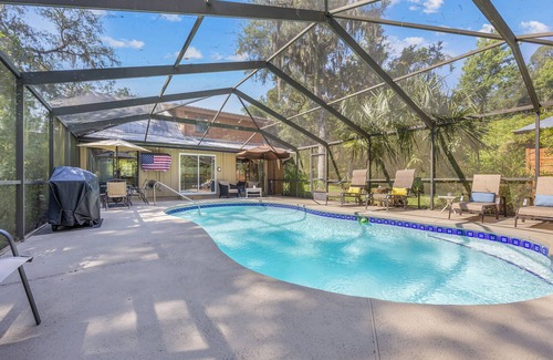 Hawthorne Casa | Lakefront Log Cabin, on private Lake & Screened Pool. ~NO CLEANING FEES~