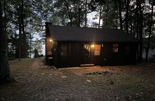 Carp Lake Cabaña | Lakefront Log Cabin with Contemporary touches