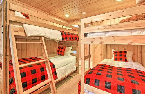 Lutsen Casa | Lakefront Log Cabin with Dock about 9 Mi to Lutsen Mtn