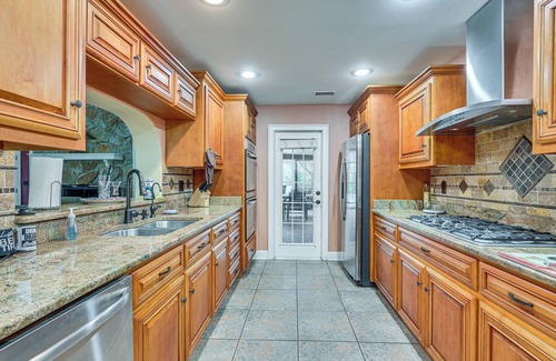 Lutz Casa | Lakefront Lutz Home w/ Hot Tub: 15 Mi to Tampa