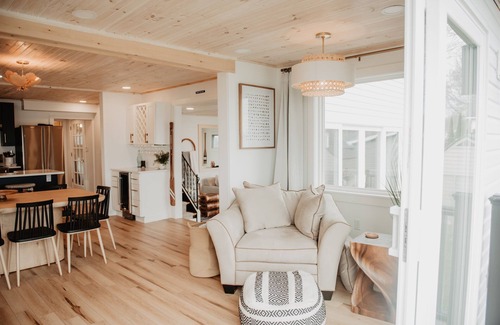 Auburn Casa | Lakefront Luxe | Dock, Kayaks & Modern Design