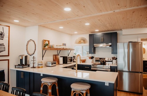 Auburn Casa | Lakefront Luxe | Dock, Kayaks & Modern Design