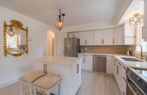 Greater Napanee Casa | Lakefront "Luxury" Fully Equipped Cottage with game room & deck.