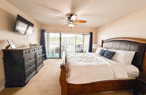 Lake Ozark Casa | Lakefront Luxury 2bd2ba Condo At The Falls-7pp