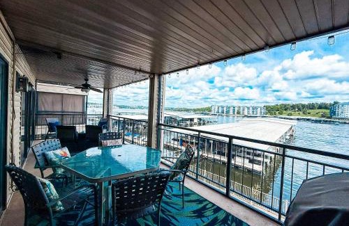 Lake Ozark Casa | Lakefront Luxury 2bd2ba Condo At The Falls-7pp