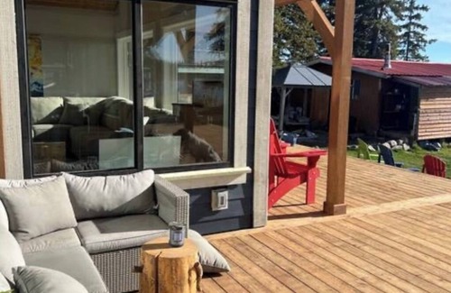 Sheridan Lake Casa | Lakefront Luxury