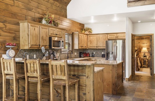 Indian Point Cabina | LUJO Lakefront Lodge ~ Servicios GRATUITOS ~ GRAN PISCINA ~ Muelle ~ Kayaks ~ 2mi a SDC ~ MiniGolf