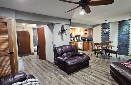 Pocono Pines Casa | Lakefront Luxury Private Community Rustic/ Modern Style Townhouse (Pinecrest)