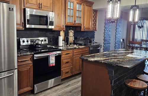 Pocono Pines Casa | Lakefront Luxury Private Community Rustic/ Modern Style Townhouse (Pinecrest)