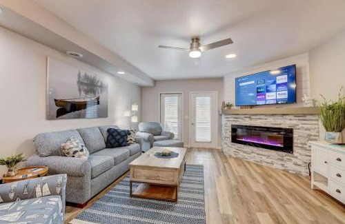 Lake Delton Casa | Lakefront Luxury for Families or Couples