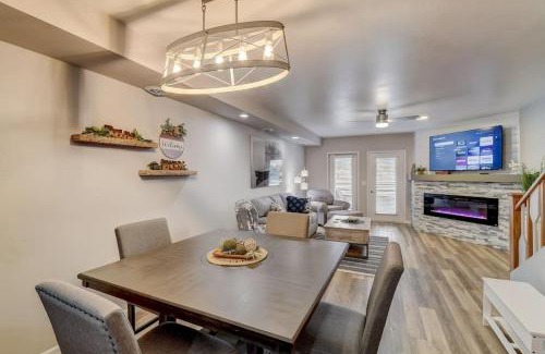 Lake Delton Casa | Lakefront Luxury for Families or Couples