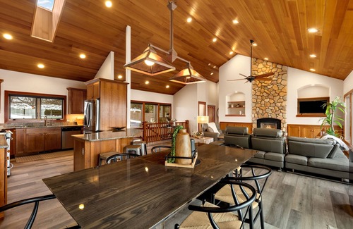 Sandpoint Casa | Lakefront Luxury, your own private beach & dock and close to Sandpoint