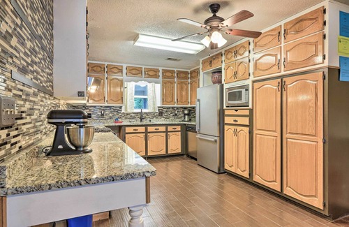 Macon Casa | Lakefront Macon Getaway: Grill, Pet Friendly!