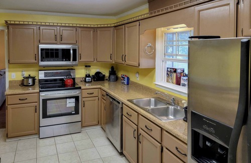 Macon Casa | Lakefront Macon Home w/ Pool, Dock & Fishing!